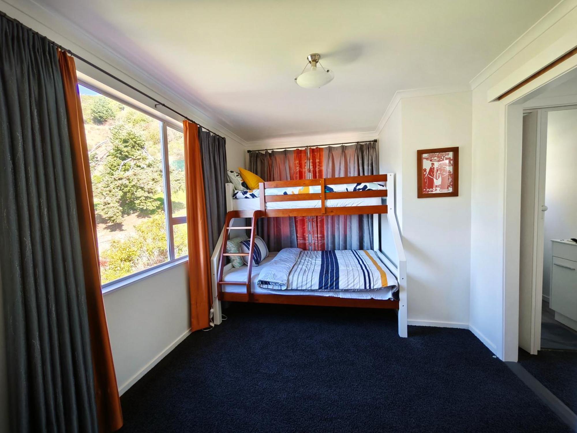 Upstair Cheerful Two Bedrooms Homestay Dunedin