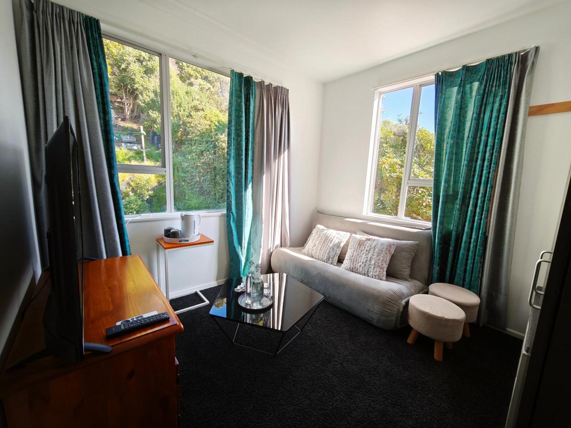Upstair Cheerful Two Bedrooms *